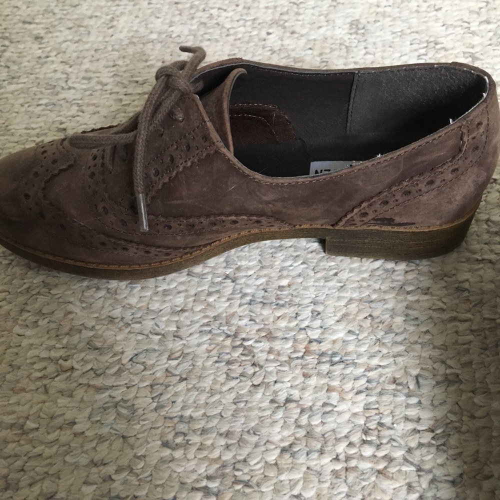Women’s oxford Steve Madden shoes - Picture 2 of 3